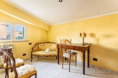 Appartamento di 152 m² con 4 locali e box auto a R