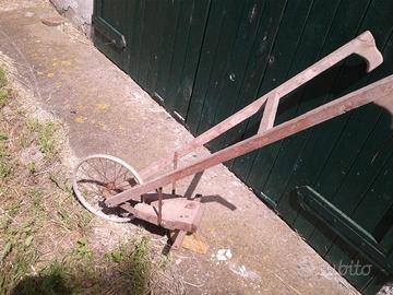 Sarchiatore vecchio incompleto a spinta