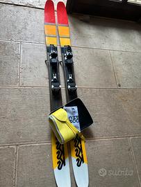 Scii completi e pelli di foca