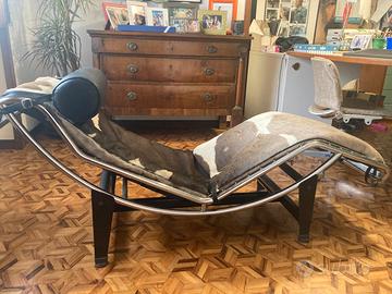 Chaise longue di Le Corbusier Alivar