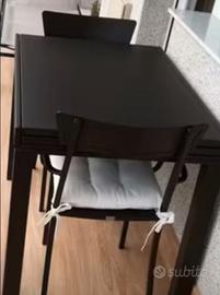 1 tavolo all.le, 4 sedie, 2 lettini tutto in ferro