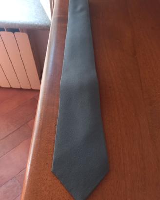 cravatta grigio scuro marca Hermès