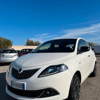 Lancia Ypsilon 1.0 FireFly S&S Hybrid Alberta F