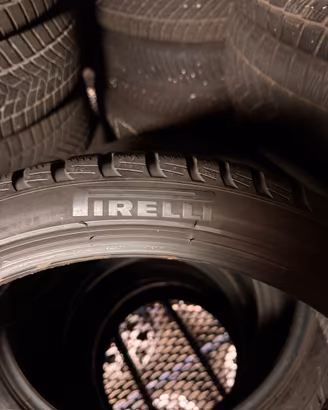4 pneumatici Pirelli Zero invernali Run Flat usati