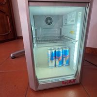 frigorifero RedBull illuminato