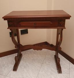 Tavolino con cassetto