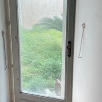 Finestre, portoncino, porte e termosifoni