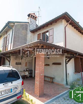 3 LOCALI SEMI INDIPENDENTE CON GIARDINO