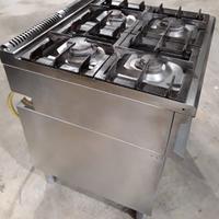 Cucina a Gas Professionale in Acciaio - 4 Fuochi