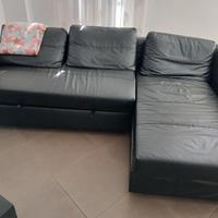 Divano nero in pelle