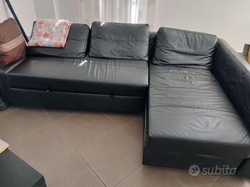 Divano nero in pelle