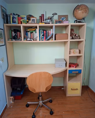 scrivania con libreria annessa