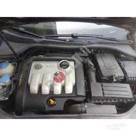 Motore in attesa di prova volkswagen golf 5a