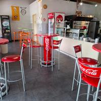 tavolo rotondo con 3 sedie Coca Cola