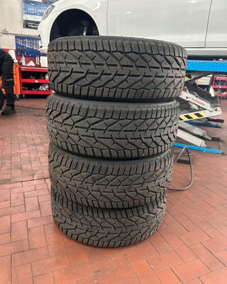 4 pneumatici usati Kormoran 225/45 R17