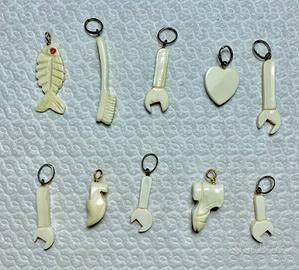 Dieci ciondoli in osso per bracciale charm