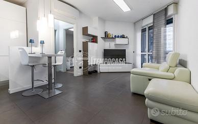 BILOCALE CON BALCONE PIANO ALTO