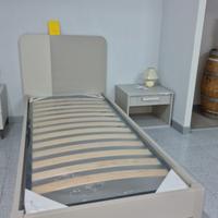 letto 1 piazza  e comodino