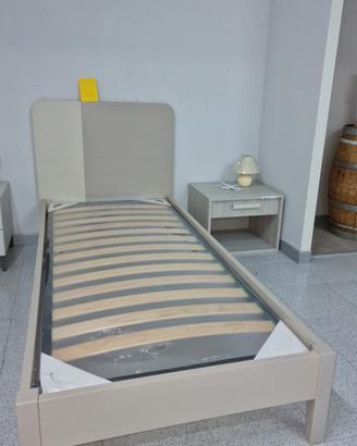 letto 1 piazza  e comodino