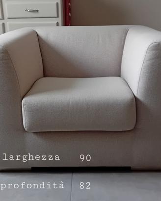 poltrona con rivestimento in stoffa, sfoderabile.
