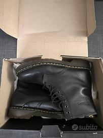 DR. MARTENS - BLACK GREASY