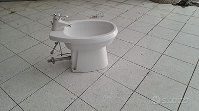 Bidet e rubinetto