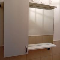 Specchiera per bagno. 