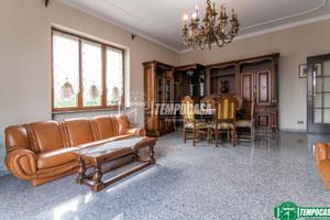 VILLA CON GIARDINO