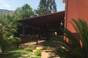 Villa immersa nel verde