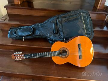 Chitarra classica Admira con custodia