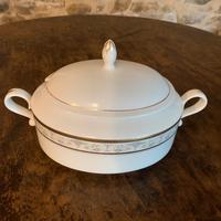 Zuppiera in ceramica bianca