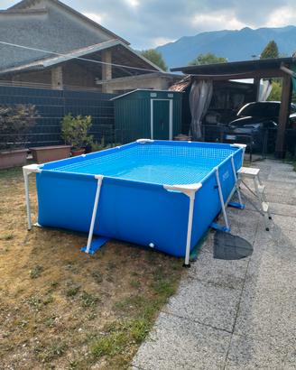 Piscina f