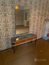 Mobile toeletta con specchio e sgabello