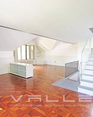 Attico / Mansarda di 180 m² con 3 locali e box aut