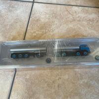 Modellino Brekina camion cisterna scala 1:87 (H0)