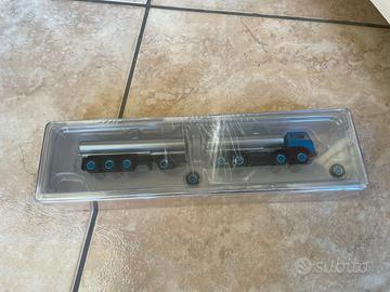 Modellino Brekina camion cisterna scala 1:87 (H0)