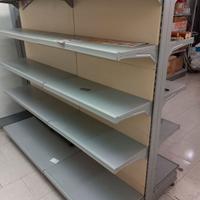 Scaffali espositivi