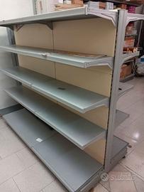 Scaffali espositivi