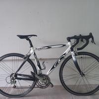 Bici al carbonio stato discreto