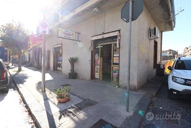 Negozio al centro di Aci Sant'Antonio