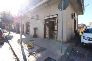 Negozio al centro di Aci Sant'Antonio