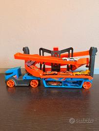 Hot wheels HGC17 camion + macchinine