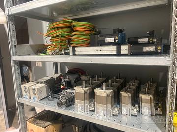 Servomotori NUM Schneider Omron + servoazionamenti