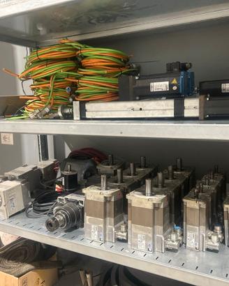 Servomotori NUM Schneider Omron + servoazionamenti