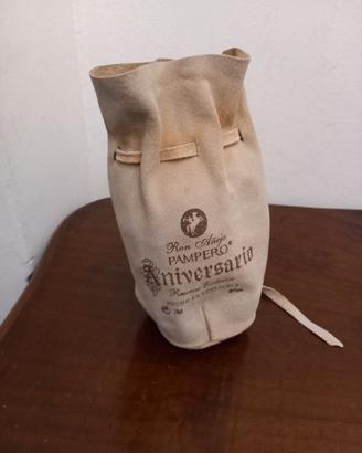 Custodia in pelle per Rum Pampero