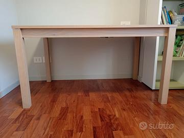 Tavolo in legno di rovere 