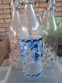 collezione bottiglie di vetro