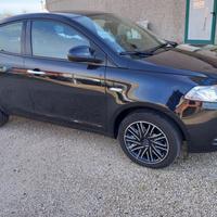 Lancia Ypsilon 1.0 firefly hybrid Silver Plus s&s