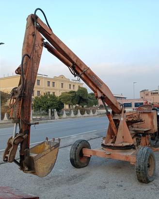 caricaletame trainato con staffe idrauliche