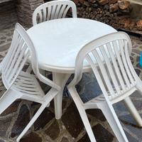 tavolo da giardino con 3 sedie